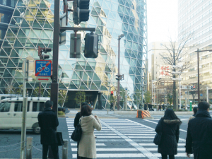 キレイモ名古屋駅前店までの道のり、モード学園の交差点を渡る